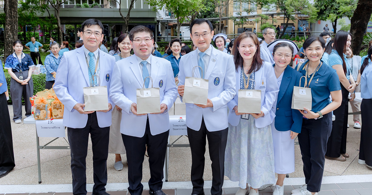 ทำบุญตักบาตรวันมหามงคลเฉลิมพระชนมพรรษา สมเด็จพระนางเจ้าสิริกิติ์ พระบรมราชินีนาถ พระบรมราชชนนีพันปีหลวง