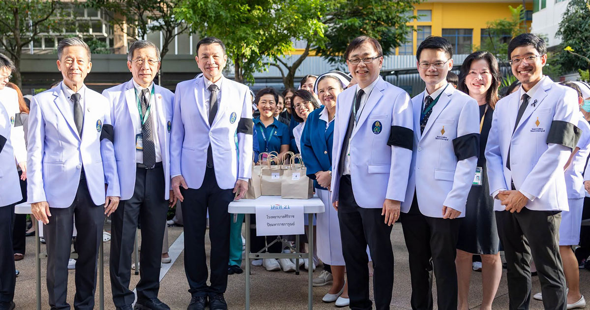 พิธีทำบุญตักบาตรในงาน ศิระกรานพระภูบาลนวมินทร์ (ปีที่10) ในหลวงผู้ทรงสถิตในดวงใจ