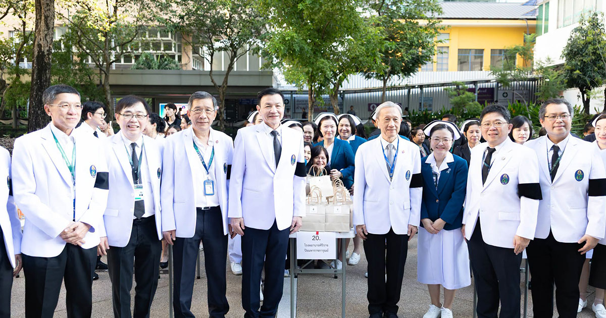 ทำบุญตักบาตร วันคล้ายวันสวรรคต สมเด็จพระนางเจ้าสิริกิติ์ พระบรมราชินีนาถ พระบรมราชชนนีพันปีหลวง