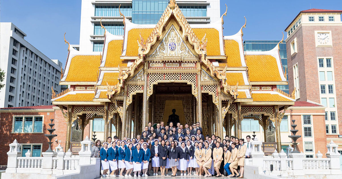 พิธีวางพวงมาลาและถวายบังคมพระบรมราชานุสาวรีย์พระบาทสมเด็จพระจุลจอมเกล้าเจ้าอยู่หัวเนื่องในวันปิยมหาราช